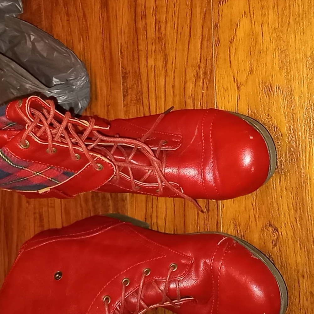 Combat boots